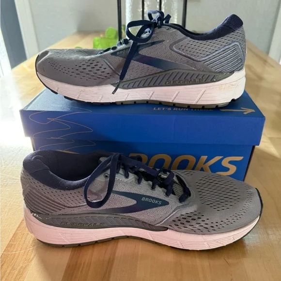 Brooks Beast 2.0 Men's Gray Running Shoes - Picture 3 of 8